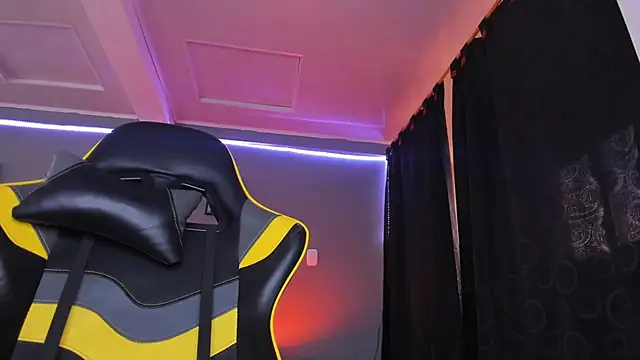 Snapshot of alexgiraldo__ chatting on 10-02-25, 12:08 alexgiraldo online show from 10-02-25, 12:08