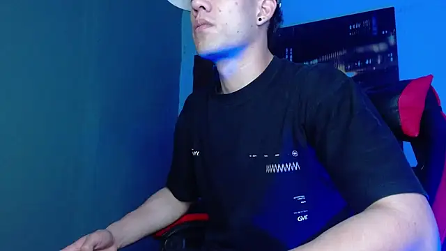 alexgiraldo   online show from 05-09-26, 01:42