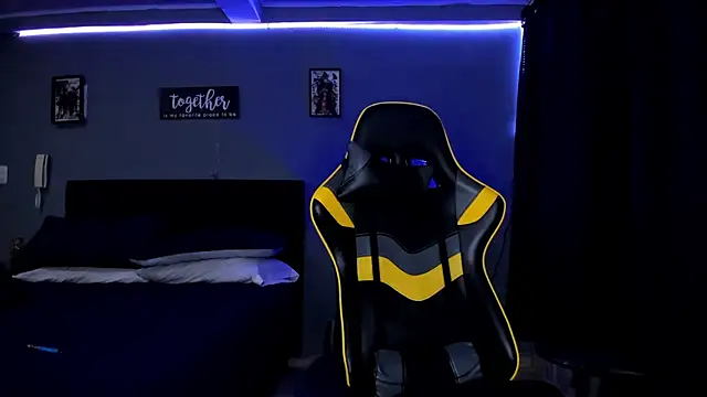 Snapshot of alexgiraldo__ chatting on 09-15-25, 11:10 alexgiraldo online show from 09-15-25, 11:10