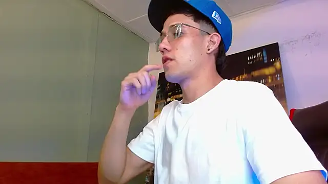 Snapshot of alexgiraldo__ chatting on 07-05-26, 03:55 alexgiraldo online show from 07-05-26, 03:55
