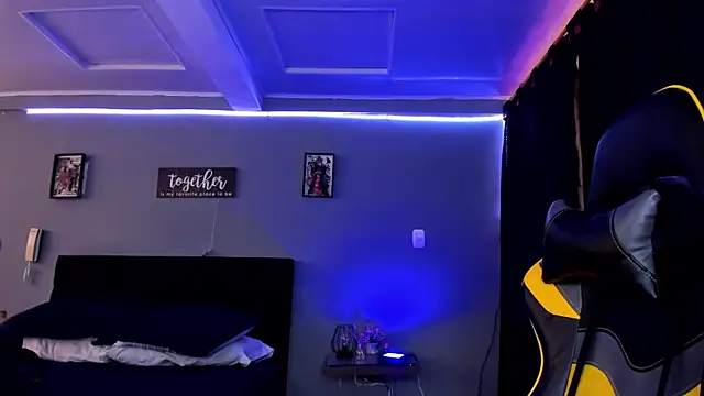 Snapshot of alexgiraldo__ chatting on 09-23-25, 12:23 alexgiraldo online show from 09-23-25, 12:23