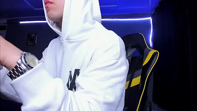 Snapshot of alexgiraldo__ chatting on 10-29-25, 10:14 alexgiraldo online show from 10-29-25, 10:14