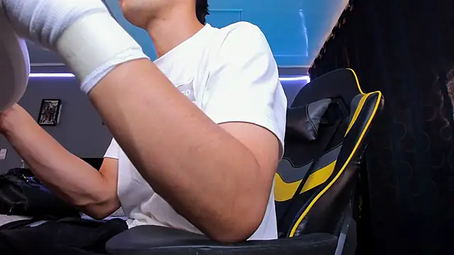 Snapshot of alexgiraldo__ chatting on 12-05-25, 08:17 alexgiraldo online show from 12-05-25, 08:17