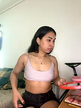 Snapshot of jessens144 chatting on 10-01-25, 02:43 jessens144 online show from 10-01-25, 02:43