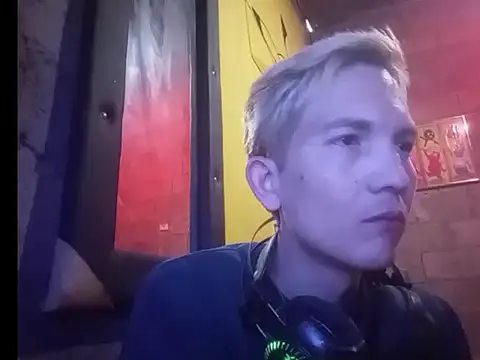 Cloudztrife online show from 05-19-26, 04:47