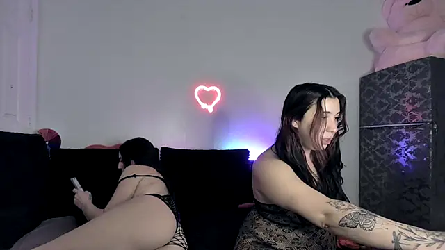 nina lovez online show from 11-22-25, 04:22