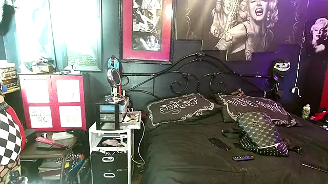 Splash Queen420 online show from 12-15-25, 06:19