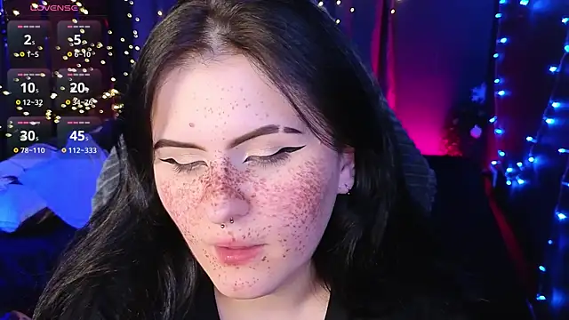 Snapshot of Dark_Shine chatting on 12-17-25, 08:47 Dark Shine online show from 12-17-25, 08:47