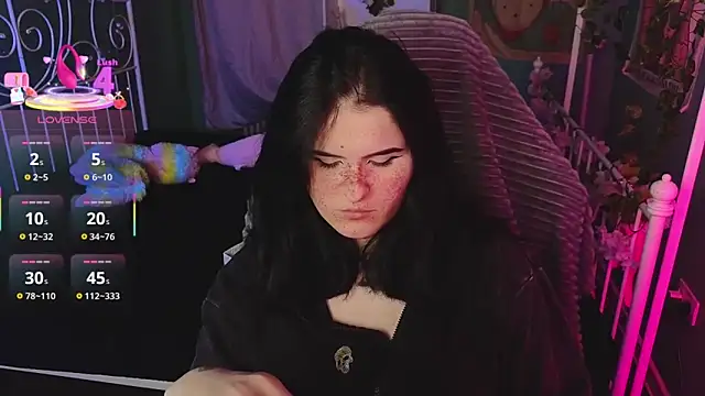 Snapshot of Dark_Shine chatting on 11-18-25, 10:18 Dark Shine online show from 11-18-25, 10:18