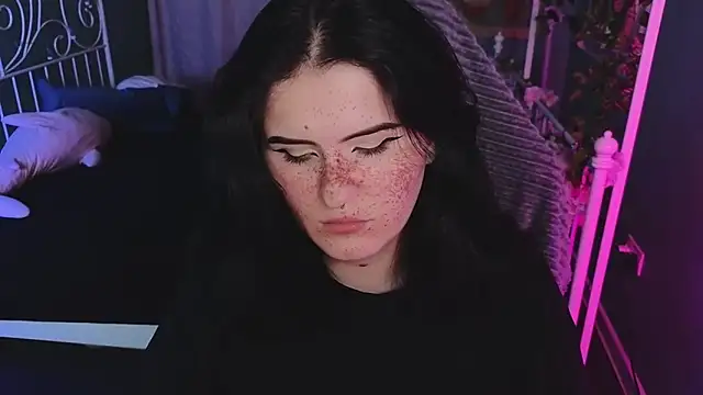 Snapshot of Dark_Shine chatting on 11-12-25, 06:06 Dark Shine online show from 11-12-25, 06:06