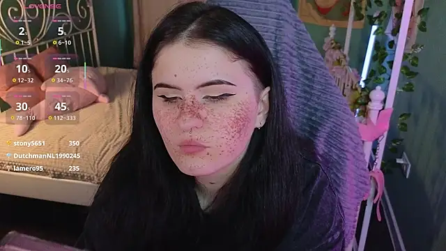 Snapshot of Dark_Shine chatting on 01-12-26, 08:32 Dark Shine online show from 01-12-26, 08:32