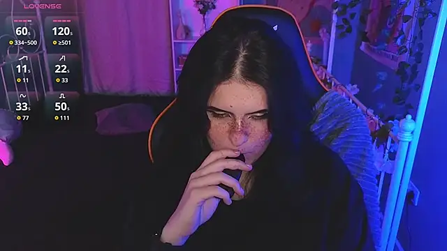 Snapshot of Dark_Shine chatting on 11-26-25, 06:46 Dark Shine online show from 11-26-25, 06:46