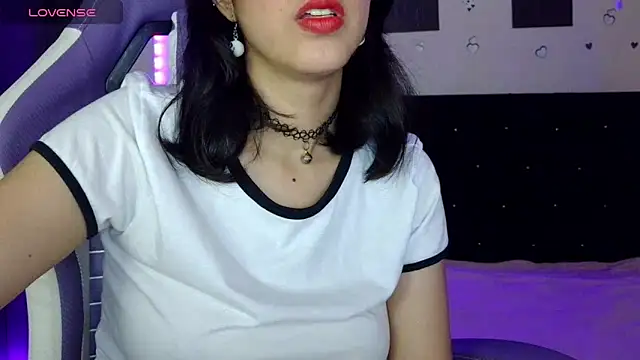 Snapshot of AvlieQueen chatting on 04-10-26, 07:48 AvlieQueen online show from 04-10-26, 07:48