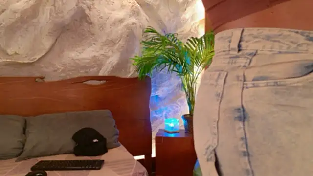 Snapshot of alisonn_moon chatting on 02-25-26, 10:20 alisonn moon online show from 02-25-26, 10:20