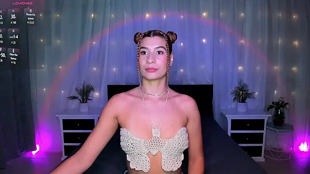 Snapshot of Evolet_Bee chatting on 02-20-26, 12:29 Evolet Bee online show from 02-20-26, 12:29