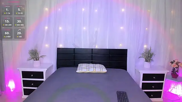 Snapshot of Evolet_Bee chatting on 10-09-25, 12:17 Evolet Bee online show from 10-09-25, 12:17