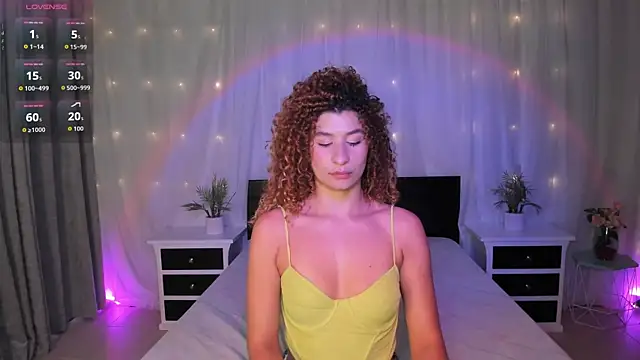 Snapshot of Evolet_Bee chatting on 11-01-25, 01:16 Evolet Bee online show from 11-01-25, 01:16