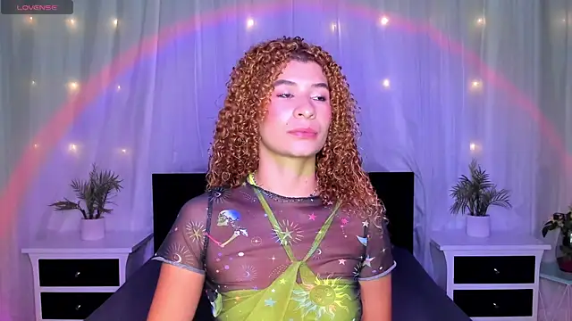 Snapshot of Evolet_Bee chatting on 02-22-26, 12:18 Evolet Bee online show from 02-22-26, 12:18