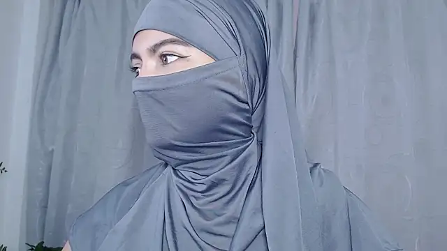 Snapshot of jade_nassar chatting on 06-25-26, 12:43 jade nassar online show from 06-25-26, 12:43