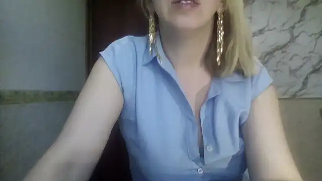 Snapshot of MiyaHottie chatting on 07-05-26, 04:19 MiyaHottie online show from 07-05-26, 04:19