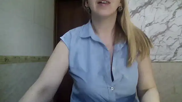 Snapshot of MiyaHottie chatting on 03-29-26, 05:20 MiyaHottie online show from 03-29-26, 05:20