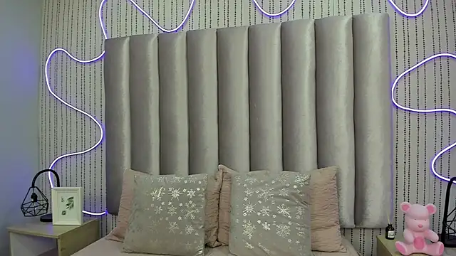 SamanthaPeachss online show from 01-10-26, 12:00