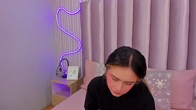 SamanthaPeachss online show from 11-18-25, 12:19