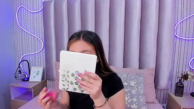 SamanthaPeachss online show from 11-11-25, 11:49