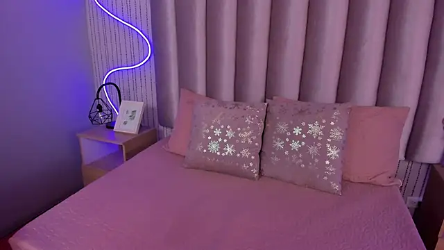Snapshot of SamanthaPeachss chatting on 10-21-25, 12:04 SamanthaPeachss online show from 10-21-25, 12:04