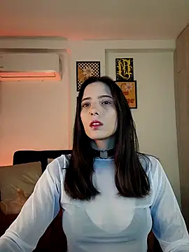 Snapshot of mishelkrave_ chatting on 10-18-25, 01:07 mishelkrave  online show from 10-18-25, 01:07