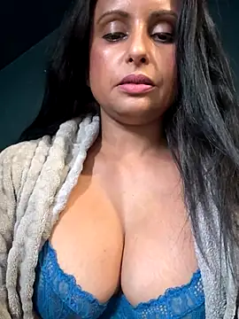 Snapshot of Angelaarayexx chatting on 10-15-25, 12:02 Angelaarayexx online show from 10-15-25, 12:02