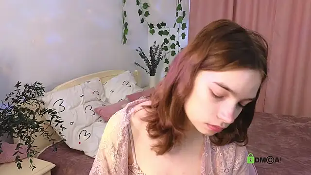 Snapshot of Evi_Brook chatting on 10-14-25, 06:36 Evi Brook online show from 10-14-25, 06:36