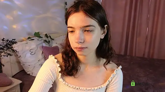 Snapshot of Evi_Brook chatting on 09-19-25, 06:39 Evi Brook online show from 09-19-25, 06:39