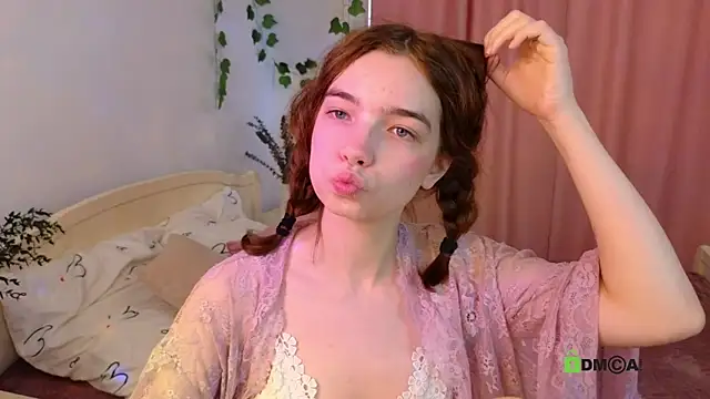 Snapshot of Evi_Brook chatting on 10-08-25, 11:12 Evi Brook online show from 10-08-25, 11:12