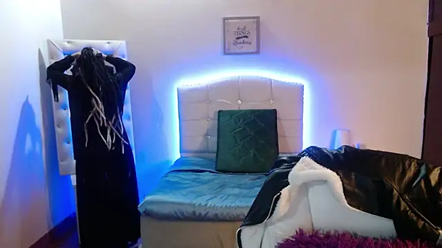 elapetitie online show from 11-16-25, 02:49