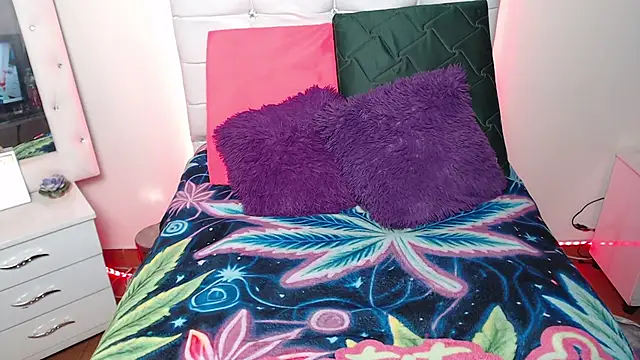 elapetitie online show from 11-06-25, 05:44