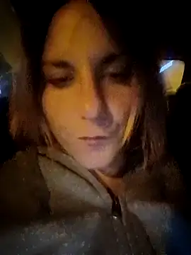 piccolaqeen online show from 12-20-25, 06:00