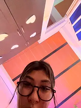 emilysofiia online show from 10-04-25, 08:54