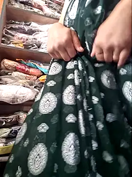 Snapshot of indianhotwife639 chatting on 09-16-25, 06:47 indianhotwife639 online show from 09-16-25, 06:47