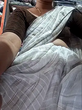 Snapshot of indianhotwife639 chatting on 10-06-25, 07:20 indianhotwife639 online show from 10-06-25, 07:20