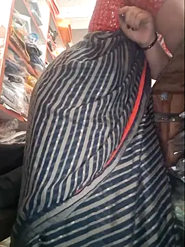 Snapshot of indianhotwife639 chatting on 12-17-25, 10:20 indianhotwife639 online show from 12-17-25, 10:20