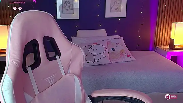 Snapshot of _meliblue chatting on 10-15-25, 07:55 meliblue online show from 10-15-25, 07:55