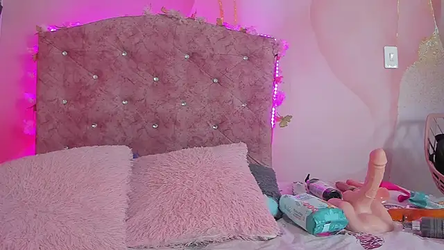 Mila grace  online show from 04-15-26, 06:34