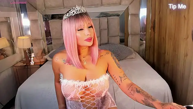 Snapshot of MaddyGray_ chatting on 10-18-25, 06:21 MaddyGray  online show from 10-18-25, 06:21