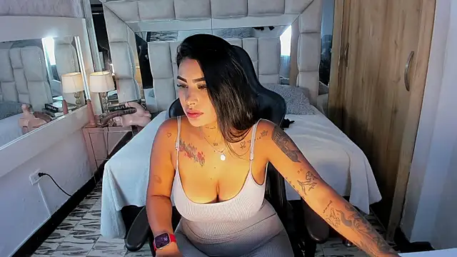 Snapshot of MaddyGray_ chatting on 09-19-25, 07:07 MaddyGray  online show from 09-19-25, 07:07