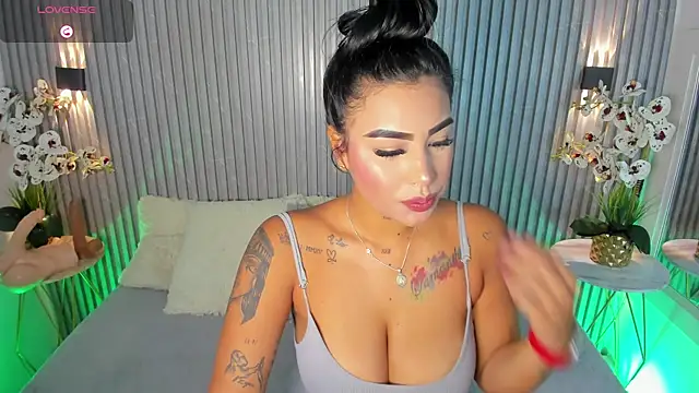 Snapshot of MaddyGray_ chatting on 09-23-25, 04:14 MaddyGray  online show from 09-23-25, 04:14