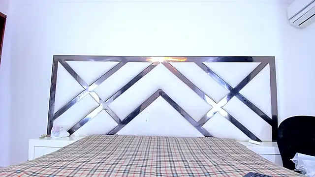 LadyandMaverick online show from 10-07-25, 04:24