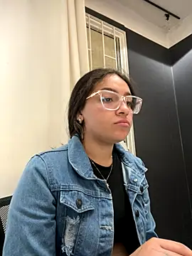 Alyha Cortes online show from 11-21-25, 01:32