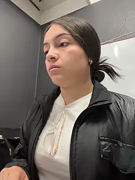 Alyha Cortes online show from 02-18-26, 01:29