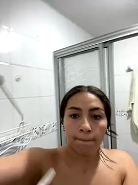 Alyha Cortes online show from 10-17-25, 12:18